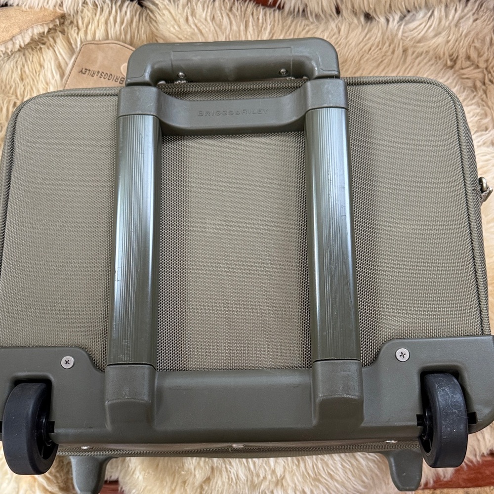 EUC! Briggs & Riley carry on bag - Picture 7 of 9